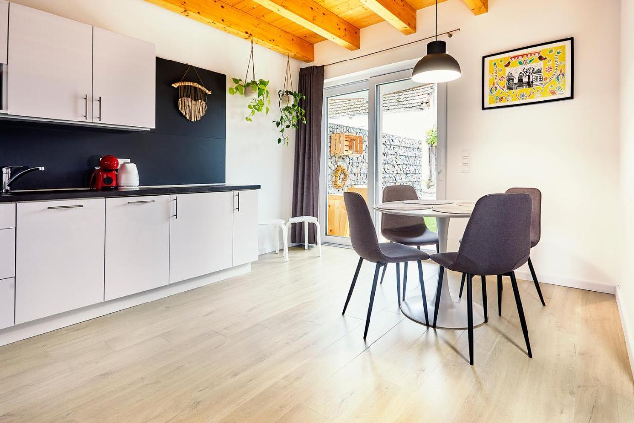 Apartmany Lama Malatiny ภายนอก รูปภาพ